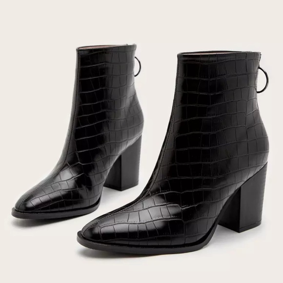 PREORDER! Black Crocodile Animal Western Booties - Picture 9 of 13